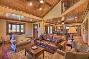 Clarkesville Ranch Cabin with Screened-In Porch! - Toccoa