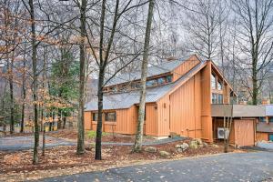 Village of Loon Condo in Lincoln with Pool Access - 3hvězdičkové hotely ve městě Lincoln