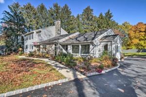 20 Mi to Philly Inviting Home with Yard in Wayne!