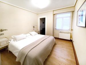 Deluxe Apartment room in Luxury San Prudencio Vitoria