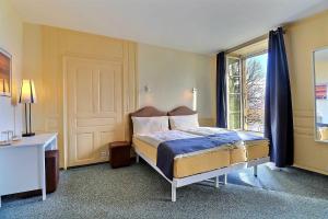 Superior Double Room with Lake View room in Hotel Bellevue-Onnens