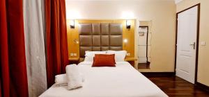 Hotels Hotel de France 18 : Chambre Triple avec Salle de Bains Privative