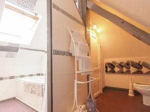 Maisons de vacances Spacious house with heated pool and sauna : photos des chambres