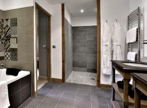 Hotels Les Glycines - Hotel & Spa : photos des chambres