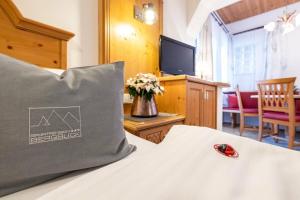 Four-Bedroom Apartment with Balcony  room in Sportpension Bergblick