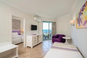 Iz Flower Side Beach Hotel