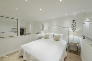 BpR The Golden Astoria with Balcony and AC