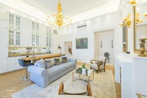 BpR The Golden Astoria with Balcony and AC