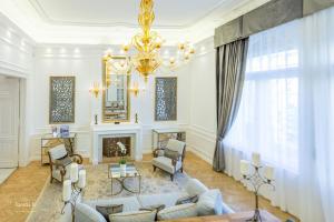 BpR The Golden Astoria with Balcony and AC