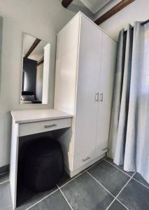 Owl Cottage - Living The Breede