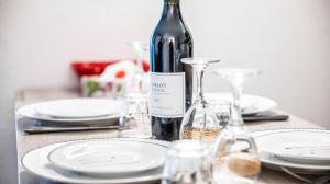 TI TAHITI STUDIO-3MIN PLAGE-TERRASSE COSY-WIFI-PARKING - TOP PROS SERVICESConciergerie La Grande Motte