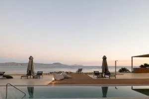 An intimate Villa Resort- Right on the beach, by ThinkVilla - Petres