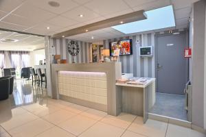 Hotels Contact Hotel Lunotel Saint Lo : photos des chambres