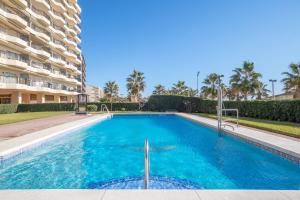 Beachfront apartment with sea view