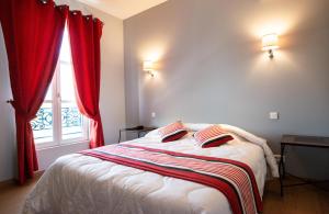 Hotels HOTEL DE LA TOUR : photos des chambres