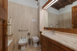 GuestHost - Foro Romano Stylish and Central Apartment