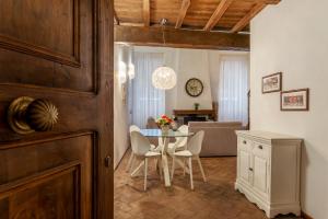 GuestHost - Foro Romano Stylish and Central Apartment