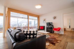 PlantA rosa by Arosa Holiday