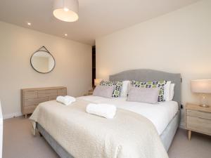 Quiet 1 bed central apartment with parking - Pass the Keys