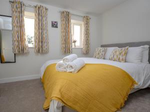 2 Bedroom Home Near the Heart of Ludlow - Pass the Keys