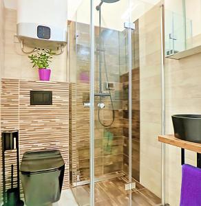 Luxury Sunrise Jacuzzi Apts, 50 m from the beach