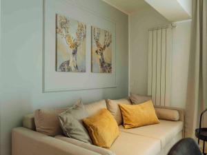 Bright 2BR Apartment - Top Location - City Balcony