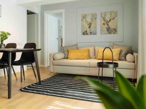 Bright 2BR Apartment - Top Location - City Balcony