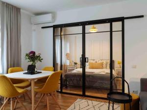 Sunny Cismigiu Gardens Flat - Charming Balcony