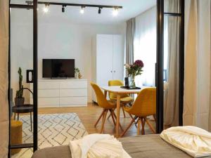 Sunny Cismigiu Gardens Flat - Charming Balcony