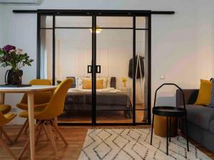 Sunny Cismigiu Gardens Flat - Charming Balcony