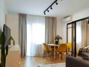 Sunny Cismigiu Gardens Flat - Charming Balcony