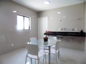 Cobertura linear a uma quadra da Praia do Forte