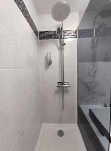 Groom Epernay - Jacuzzi & Champagne