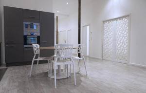 Appartements Ausone Beautiful loft apartment in historical center + terrace and parking : photos des chambres