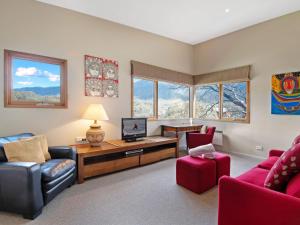 Les Perrieres Chalet - Spacious 2BR Chalet l Gym l Indoor Pool l Tennis l WiFi l BBQ