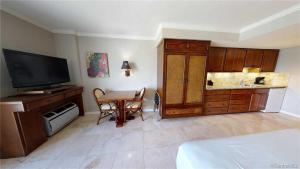 Luana Waikiki 520 condo