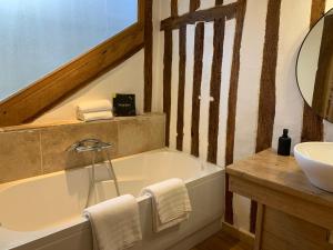 B&B / Chambres d'hotes L'Ecole des Demoiselles : photos des chambres