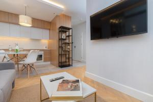 Mennica Residence - City Center Apartments by Noclegi Renters