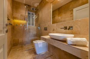 Hygge Holiday Home with Large Communal Pool and Private Hot Tub