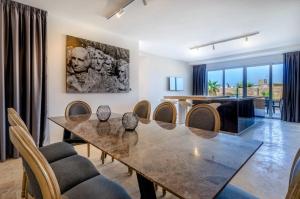 Hygge Holiday Home with Large Communal Pool and Private Hot Tub