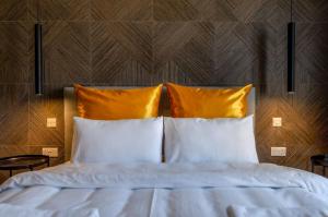 Hygge Holiday Home with Large Communal Pool and Private Hot Tub