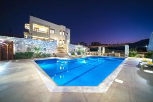 Iremia Luxury Villa with pool