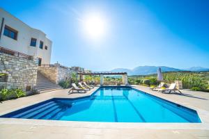 Iremia Luxury Villa with pool