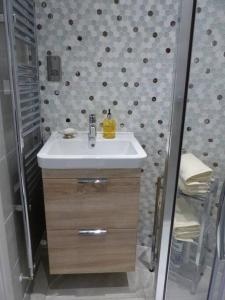 1 The Salt Yard, Whitstable - free parking, centre of town, 2 min walk to beach