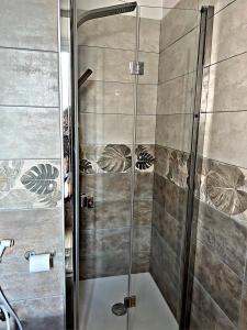 In the Center by Local Domus