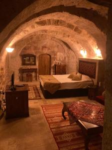 Monte Cappa Cave House