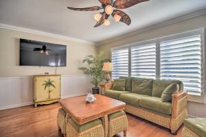 4 Mi to Beach: Gem w Pool & Lanai in Seminole!