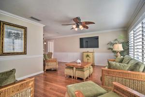 4 Mi to Beach: Gem w Pool & Lanai in Seminole!