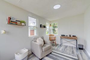 Peaceful Lady Lake Home with Screened-In Porch!