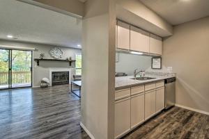 Cozy Branson Condo Near Lakes and Theatre District